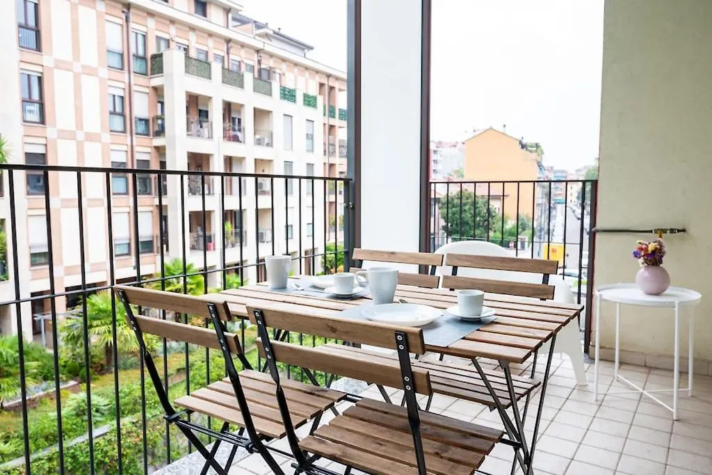 Luminoso Trilocale Affori Centro Apartment Milan
