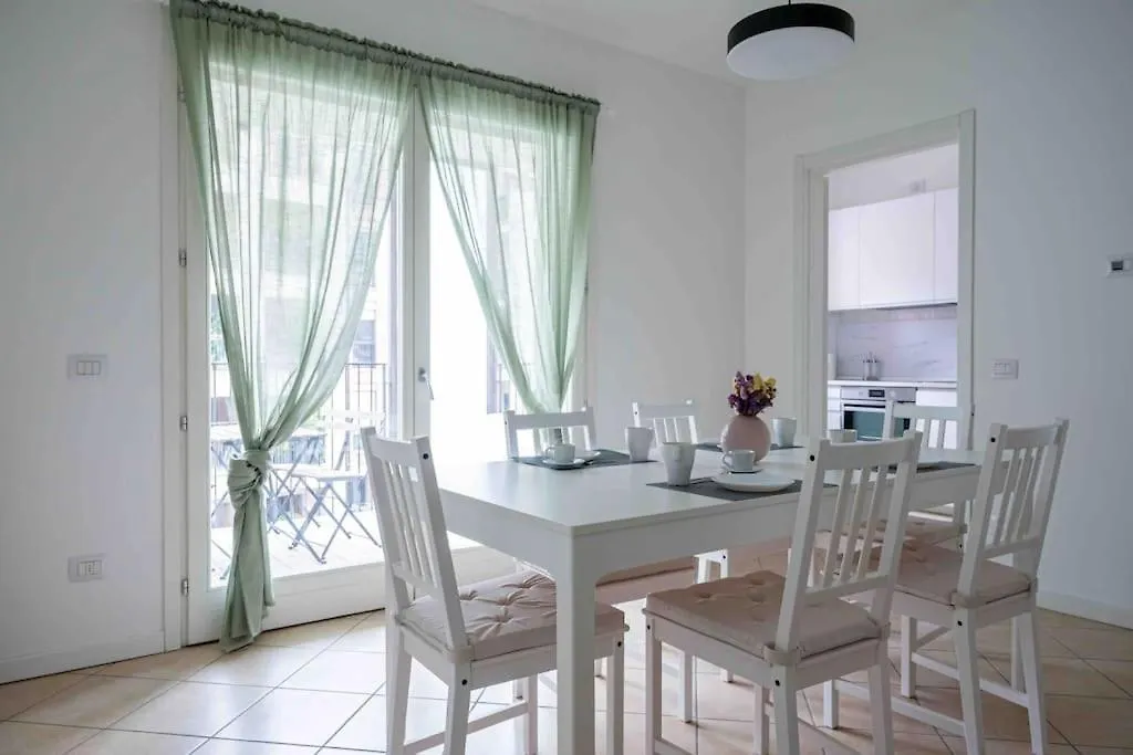 Apartament Luminoso Trilocale Affori Centro Mediolan 0*,