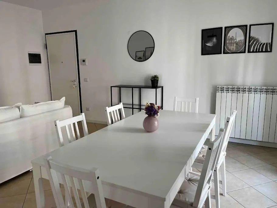 Apartament Luminoso Trilocale Affori Centro Mediolan